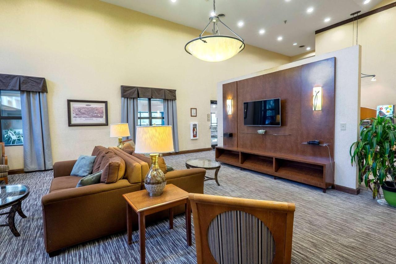 Wingate By Wyndham Waynesboro Hotell Exteriör bild